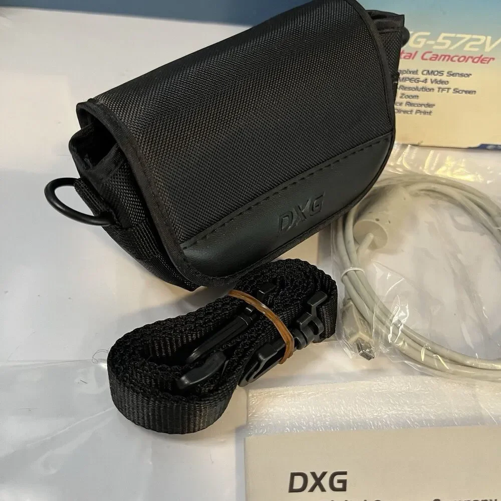 DXG 572V Digital Camcorder/5.0 Megapixel  4x Digital Zoom Open Box